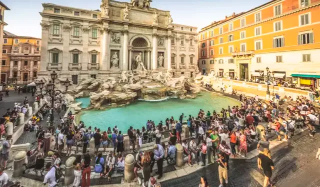 Roma’ya Gidecekler Dikkat! Artık O Kareyi Çekmek Ücretli Trevi Çeşmesi'ni Ziyaret Edecekler Artık Para Ödeyecek!