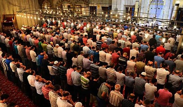 2026 İlk Teravih Namazı Ne Zaman, Saat Kaçta? İstanbul, Ankara, İzmir Teravih Vakitleri Belli Oldu!