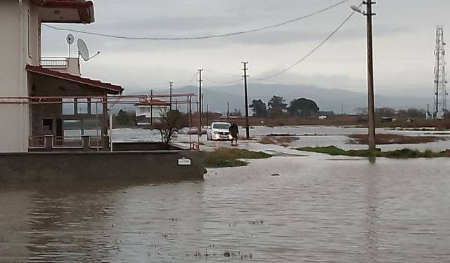 Akçay’da Korkutan Sel Baskını: Sel Sularında Mahsur Kalan 72 Yaşındaki F.Y. Ekiplerce Kurtarıldı