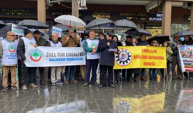 Balıkesir’de Emeklilerden Sert Tepki: “Hangi Enflasyon Gerçek? Maaşlar Eriyor!”