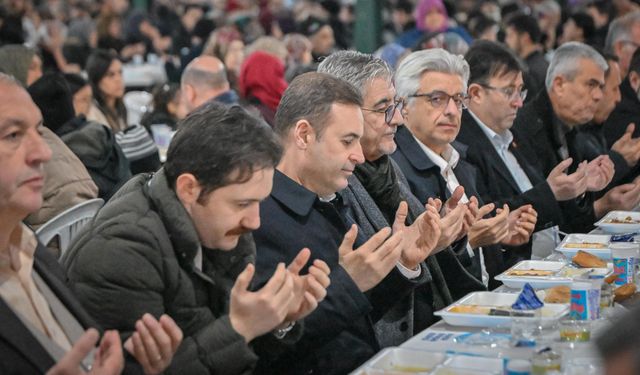 Bigadiç'te Gönül Sofrası Kuruldu! Başkan Ahmet Akın'dan Duygulandıran Şehit Mesajı: "Bu Sofralar Birliğin Simgesi"