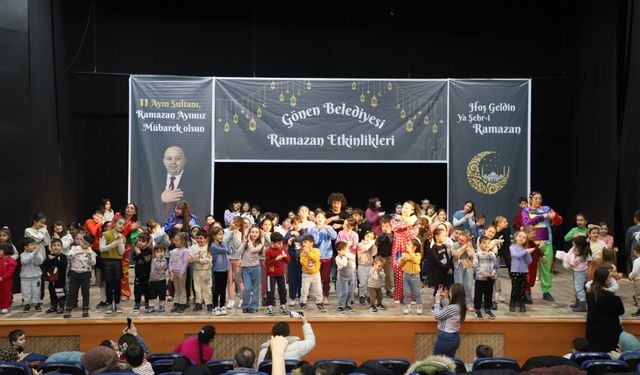 Gönen’de Ramazan Gecesi Şenliği: Karagöz ve Hacivat Gösterisi Salonu Doldurdu