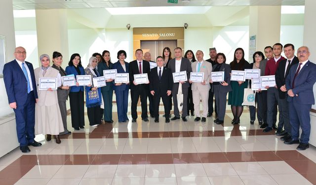 BAÜN’de Türk Dünyası Buluşması: Özbek Akademisyenler Balıkesir’de Sertifikalarını Aldı