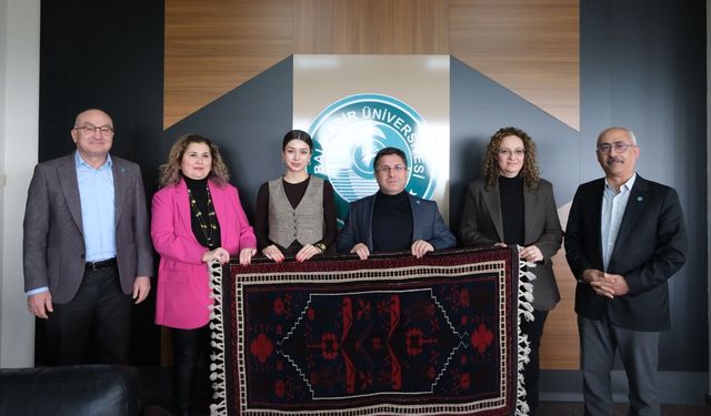 Balıkesir Üniversitesi'nden Erişilebilir Tasarım: Yağcıbedir Motifleri Görme Engellilerle Buluşuyor