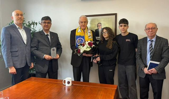 Balıkesir’in Köklü Lisesine Rona Yırcalı’dan Isınma Desteği