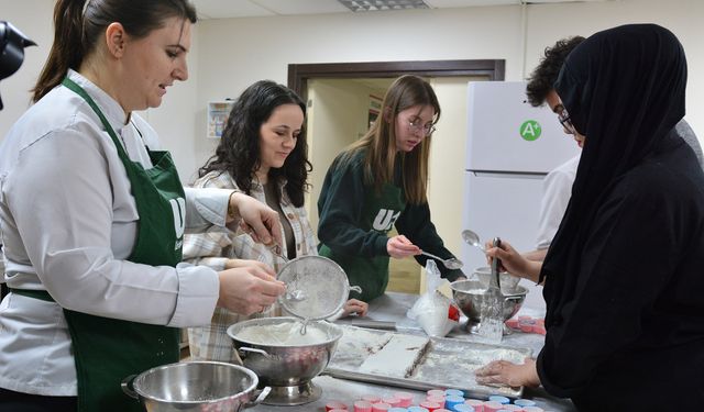 BAÜN’lü Şef Adaylarından Ramazan’a Tatlı Destek: İftar Lokumları Öğrencilerin Elinden!