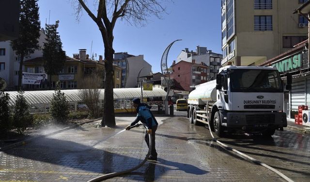 Dursunbey’de Sokaklar Tazyikli Suyla Temizleniyor: Ekipler Sahada
