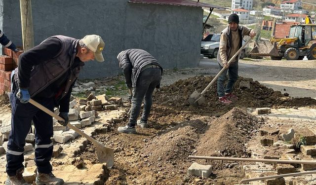 Bigadiç Çömlekçi Mahallesi’nde Yol Tamirat Çalışmaları Başladı