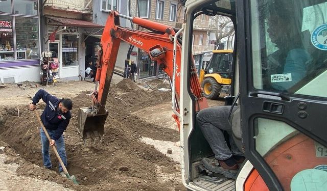 Bigadiç’te Üç Caddede Sokak Sağlıklaştırma Çalışmaları Sürüyor
