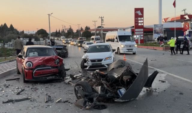 İzmir Kemalpaşa'da Zincirleme Kaza: 1'i Çocuk 3 Yaralı