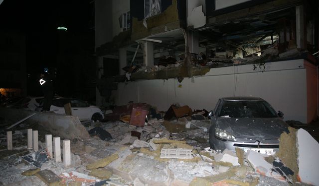 Niğde’de Korku Dolu Gece! 14 Katlı Apartmanda Doğal Gaz Patlaması: 16 Kişi Yaralandı!