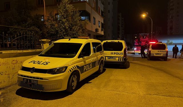 Adana'da İkna Operasyonu: 9. Katta Kendini Yakmak İsteyen Genç Teslim Oldu