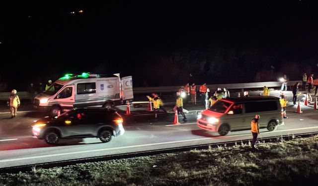 Kızılcahamam’da Feci Kaza: Hostes Hayatını Kaybetti, 15 Yaralı! Ankara İstikameti Kilitlendi