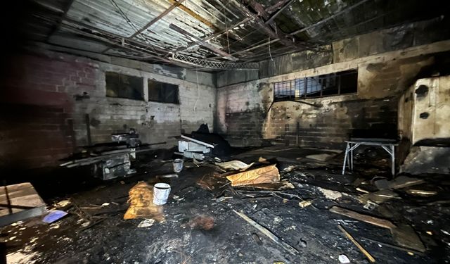 Adana'da Mobilya Atölyesi Alevlere Teslim! Ekipler Mahallede Seferber Oldu