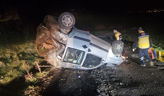 Kepsut Yolunda Feci Kaza! Şarampole Devrilen Araçta Can Pazarı: 2 Yaralı.