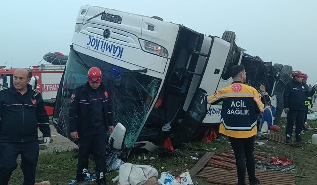 Adana Kozan'da Feci Otobüs Kazası! Yolcu Otobüsü Devrildi: Ölü ve Çok Sayıda Yaralı Var