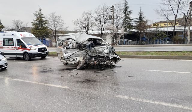 Çorum Sungurlu'da Korkutan Kaza! Yolcu Otobüsü ile Kamyonet Çarpıştı: Yaralılar Var!