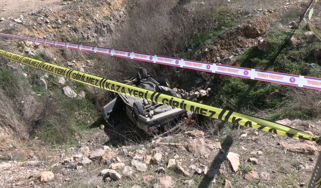 Kütahya’da Feci Kaza: Otomobil Şarampole Devrildi, 2 Ölü, 1 Yaralı