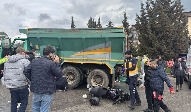 Edirne'de Kamyon ile Motosiklet Çarpıştı!