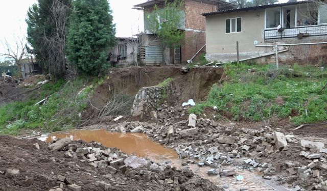 Efeler’de Heyelan ve Sel Alarmı: Çakırlar Çayı Taştı, Evler Boşaltıldı