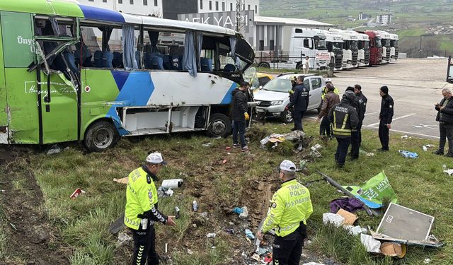 Samsun’da Korkutan Kaza! Ünye Belediyesi’ne Ait Öğrenci Midibüsü Devrildi: 11 Yaralı