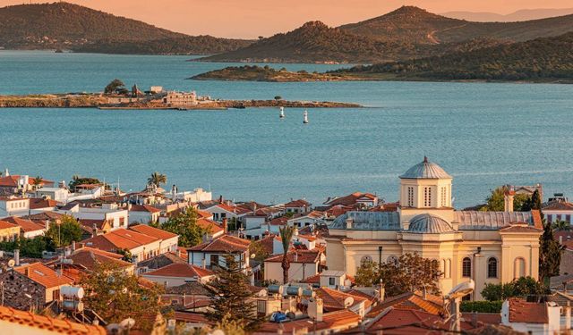 Ara Tatil Ve Bayram Birleşti, Rezervasyonlar Patladı! Turizmde Rota Ayvalık'a Çevrildi!