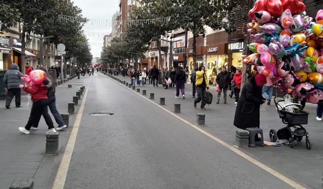 Karanfilli ekmeksiz bayram olmaz!