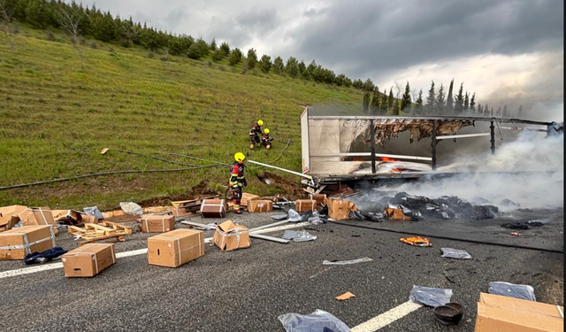 Balıkesir Otoyolunda Korkunç Kaza! Tekstil Yüklü TIR Karşı Alev Alev Yandı! Trafik Kilitlendi