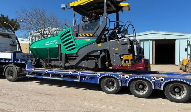 Bandırma Belediyesi vites yükseltti... Yeni alınan finişer ve greyder devrede