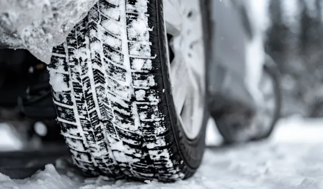 Araç Sahipleri Dikkat! Kış Lastiği Uygulaması Ne Zaman Bitiyor? Tarihi Değişti: 1 Nisan Değil, İşte Yeni Tarih...