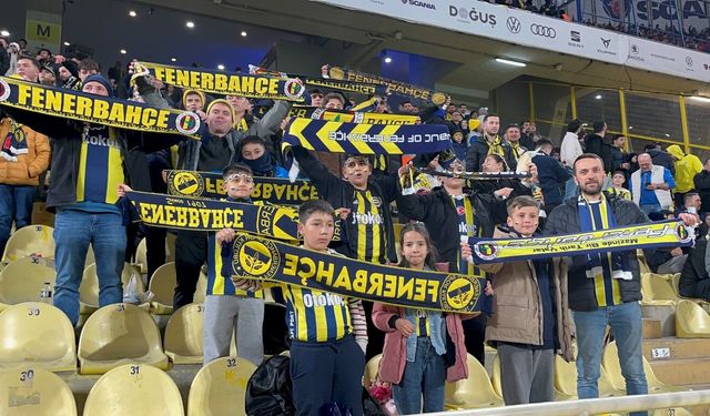 Depremzede gençler Süper Lig heyecanını tribünde yaşadı