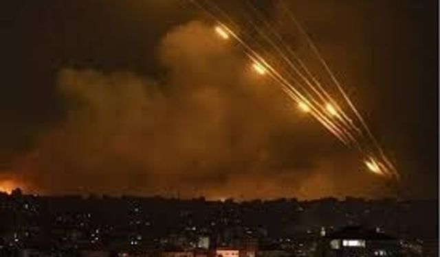 İran’dan İsrail’e Çok Başlıklı Füze Saldırısı! Tel Aviv ve Kudüs’te Patlamalar: 2 Ölü, Onlarca Yaralı!
