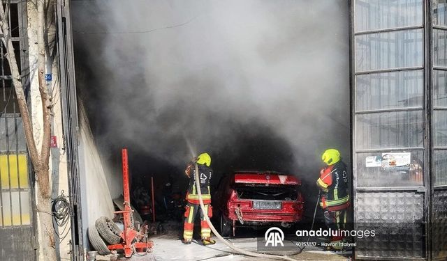 Havran Sanayi Sitesi’nde Korkutan Yangın: 2 Araç Küle Döndü, 1 Yaralı