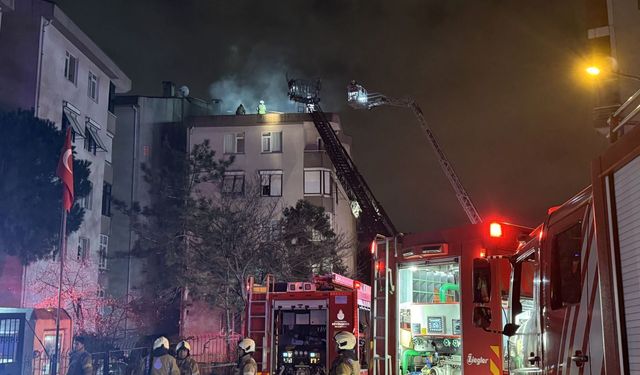 Üsküdar Bulgurlu’da Korkutan Yangın: 5 Katlı Binanın Çatısı Kül Oldu!
