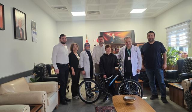 Sağlıkta Sevgi Köprüsü: Balıkesir'de Minik Ayaz'ın Bisiklet Hayali Gerçek Oldu.