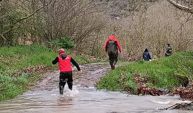 Balıkesir'de Can Pazarı! ATV ile Dereden Geçerken Akıntıya Kapıldılar: Değirmenboğazı'nda Nefes Kesen Kurtarma!