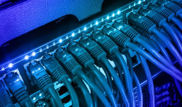 2 KISIMDAN OLUŞAN SUNUCU, NETWORK CİHAZLARI VE BAĞLANTI PARÇALARI ALIMI İŞİ