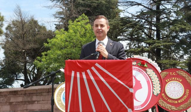 Ahmet Akın'dan CHP'lilere: Yol arkadaşlarınıza sahip çıkın, yanlış yapmayın!