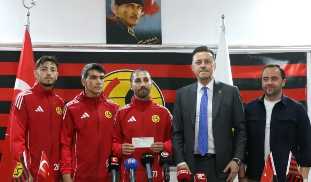 Ak Parti Milletvekili Nebi Hatipoğlu'ndan Eskişehirspor'a Can Suyu! 5 Milyon TL'lik Çek Verdi!