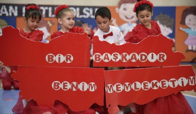 Dursunbey’de 23 Nisan Kutlamaları Kapalı Spor Salonu’nda Yapıldı