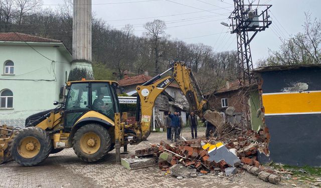 Kepsut’ta Hizmet Seferberliği! Sosyal Belediyecilikten Altyapıya 18 Nisan Çıkartması