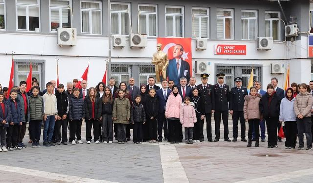 Kepsut’ta 23 Nisan Dolayısıyla Atatürk Anıtı’na Çelenk Sunuldu