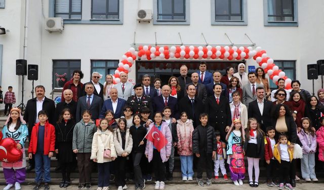 Gönen’de 23 Nisan Kutlamaları ve Ödül Töreni Gerçekleştirildi