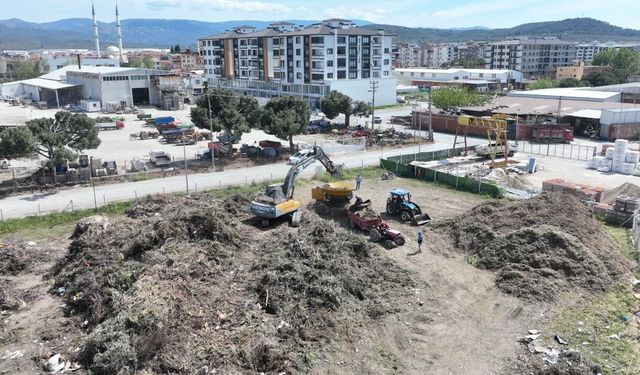 Burhaniye Belediyesi’nden "Sıfır Atık" Hamlesi: Saatte 14 Ton Atık Ekonomiye Kazandırılıyor