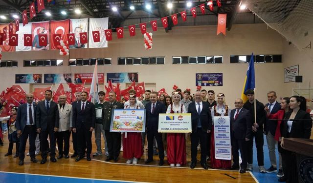 Edremit’te 23 Nisan Kutlamaları: Mithat Fethi Büyükdalgıç İlkokulu’ndan Görkemli Program
