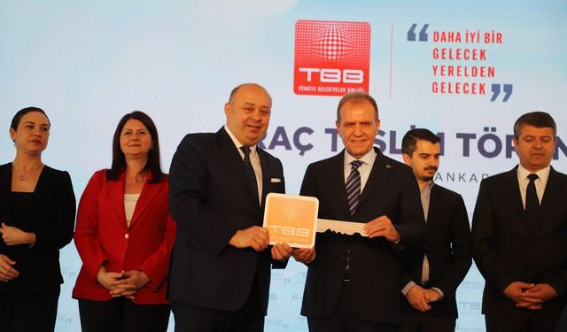 Gönen'e Ankara'dan Müjdeli Haber! Başkan Palaz Yeni İş Makinesini Teslim Aldı