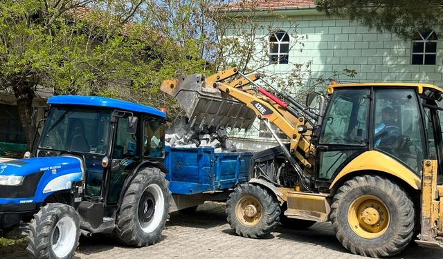 Bigadiç Belediyesi'nden Hisarköy’e Ulaşım Atağı: Mahalle İçi Yollar Yenileniyor