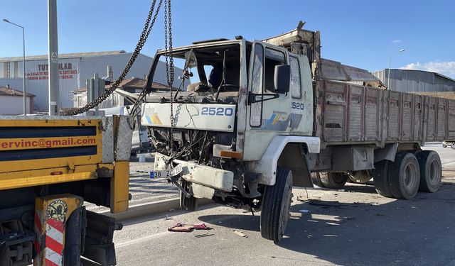 İşçi Servisi Kamyonla Çarpıştı! Kayseri’den Gelen Acı Haberde 8 Yaralı Var
