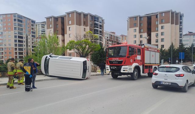 Edirne’de Korkutan Kaza: Hafif Ticari Araç Devrildi!