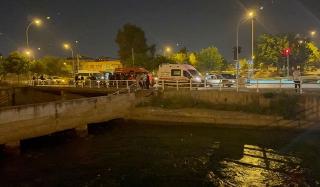 Adana'da Korkutan Olay! Sulama Kanalına Düşen Genç Kayboldu